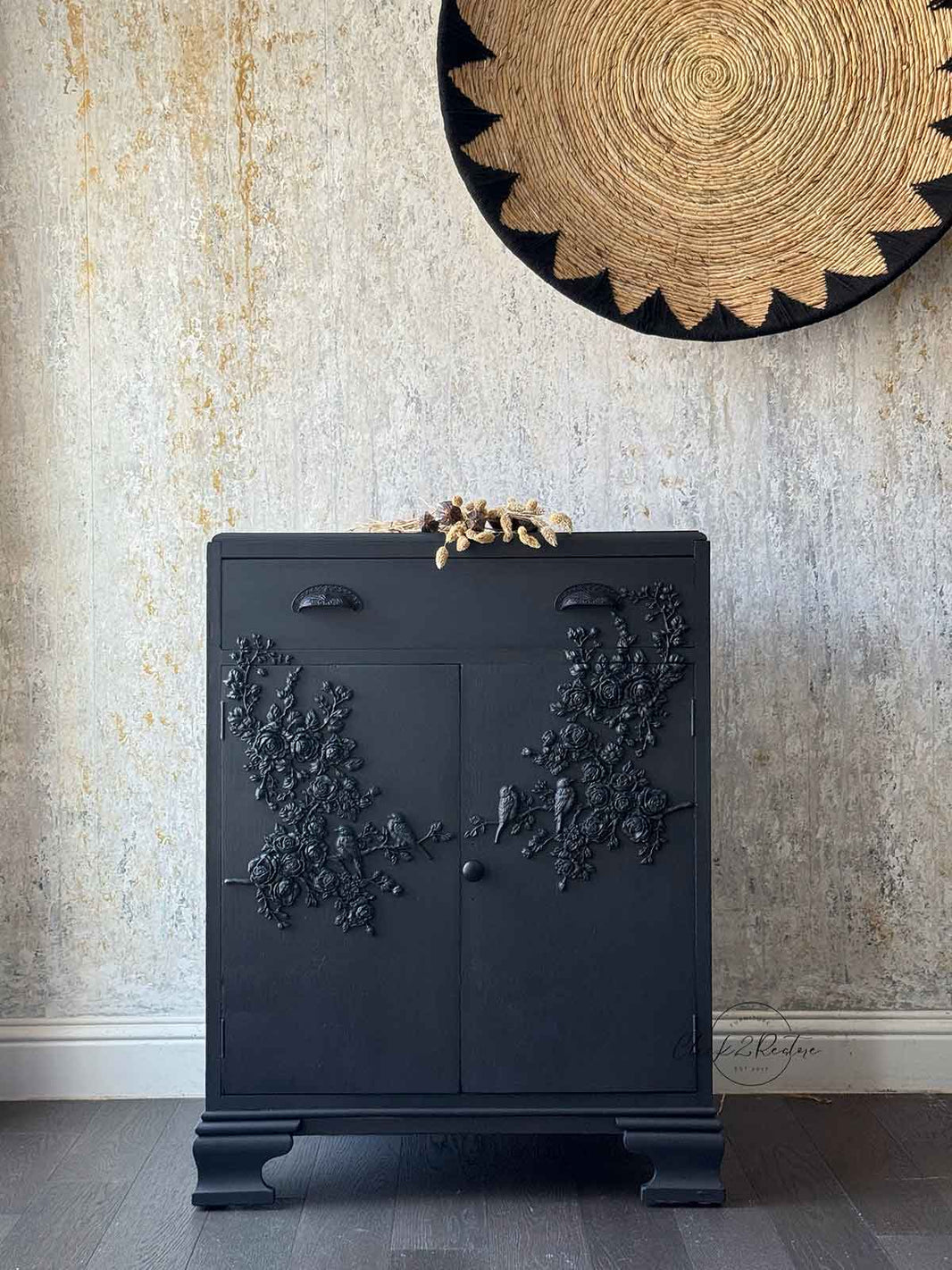 Decor Poly - Velvet Cascade Right - 9.5"x7"x0.5" (24.1cmx17.8cmx1.3cm)