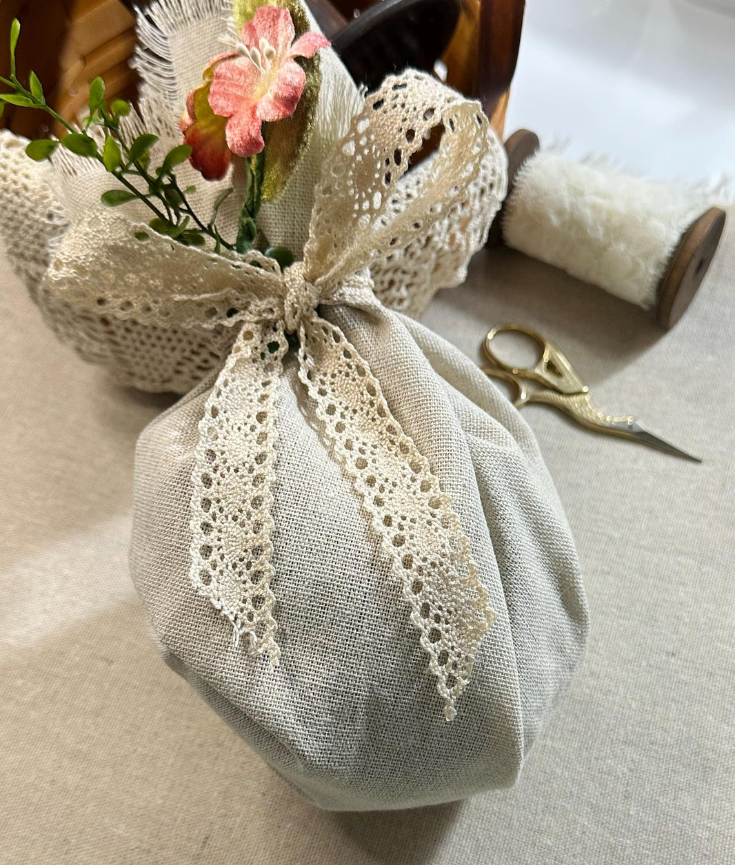 Reusable Linen Gift Wrap: Earth-Friendly Packaging, Jewelry Display
