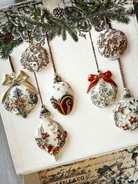 Decor Moulds® - Shimmering Holiday Ornaments
