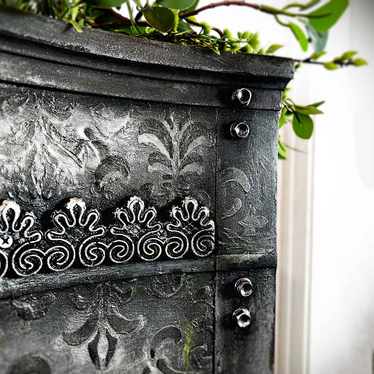 Filter Noir Glaze, CeCe Glaze, Dark Glaze