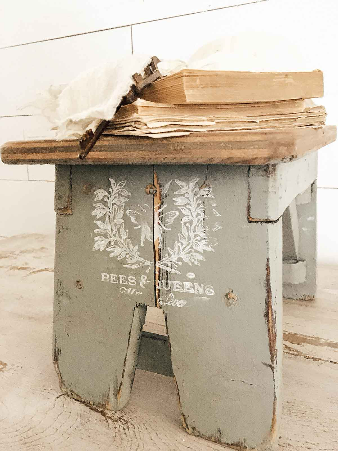 Redesign Decor Stamp – French Laurels – 12″x12″ (6 pcs)
