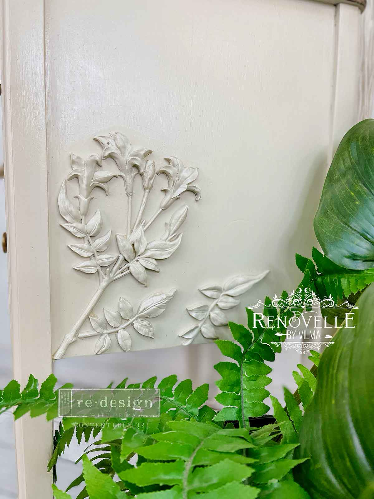 Redesign Decor Moulds® - Lily Flowers