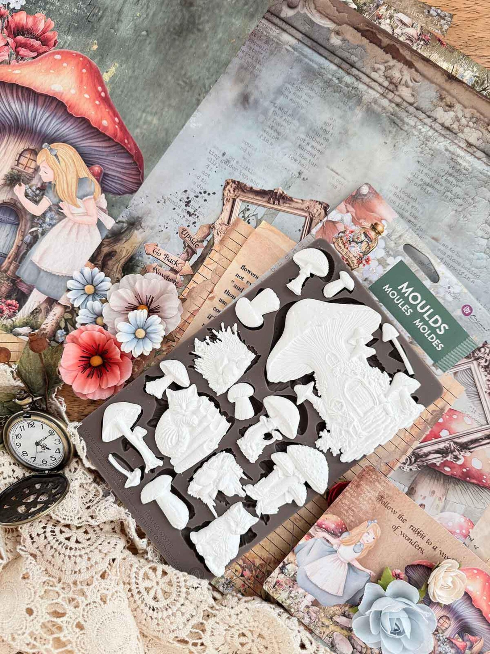 Return To Wonderland Collection Fairyland Mould, Alice and Wonderland