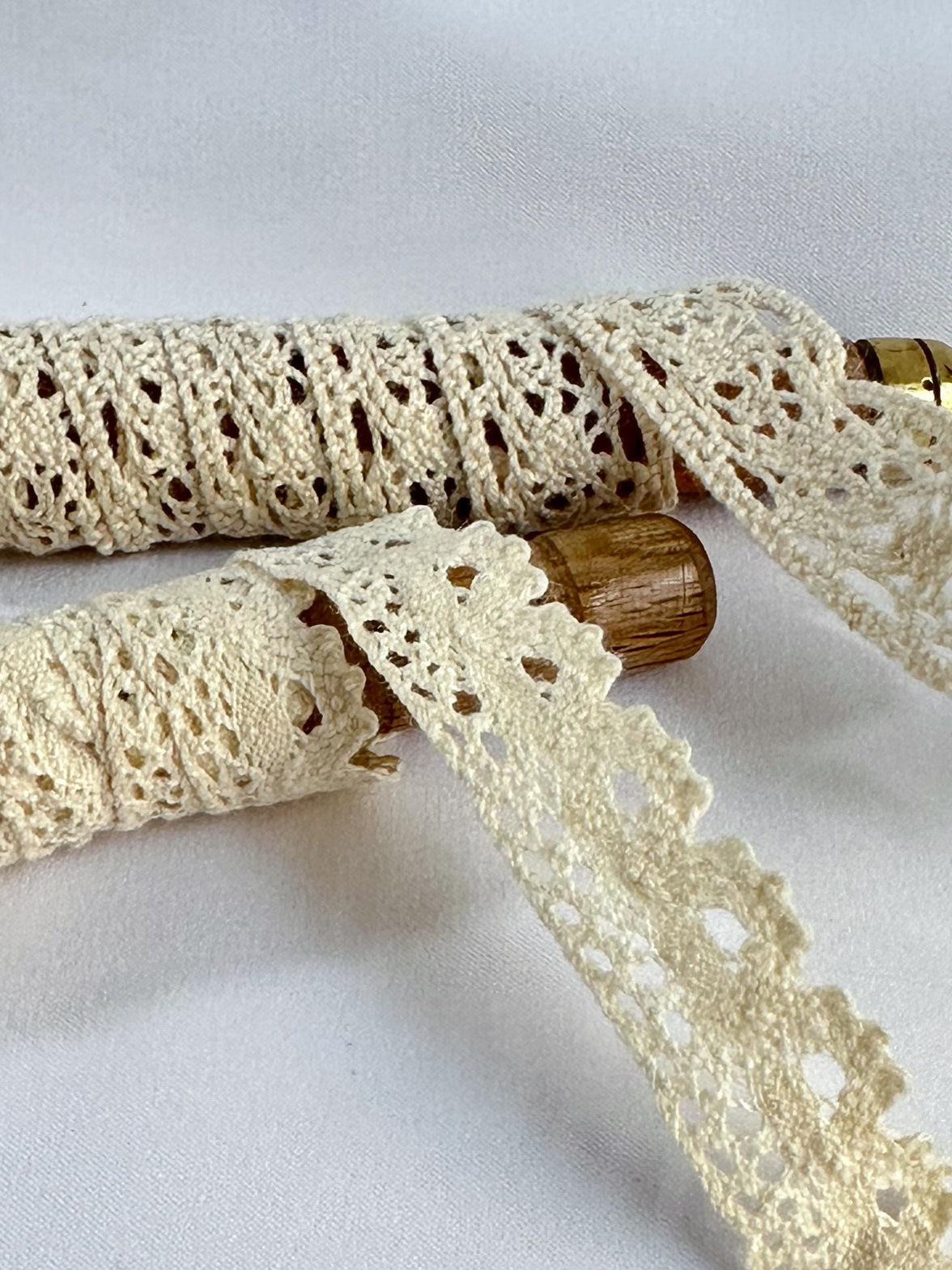 Off White Cotton Lace Ribbon: Vintage Style Sewing, Scrapbooking