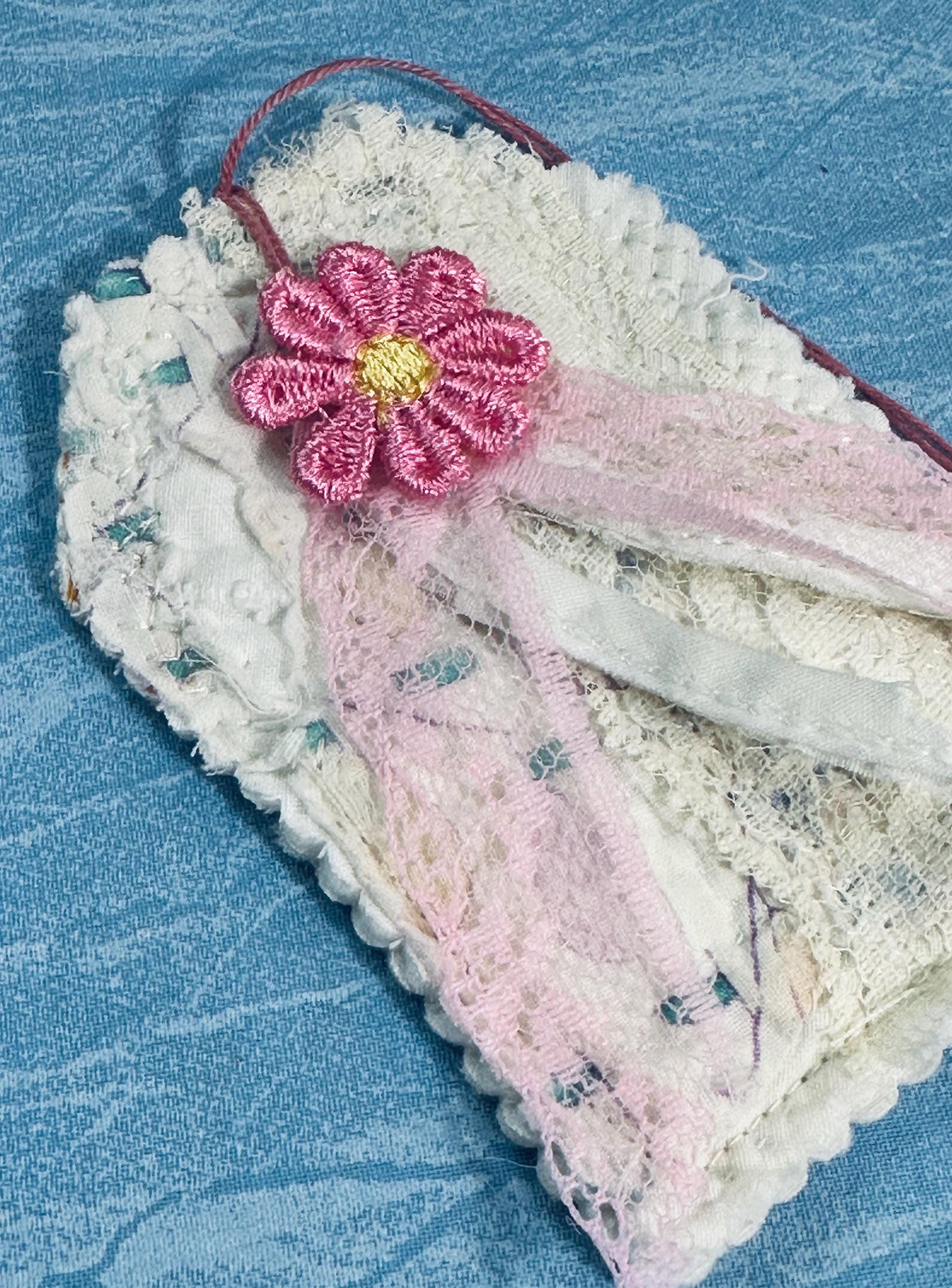 Embroidered Mini Flower Patches: Colorful Appliqué Daisy Embellishments