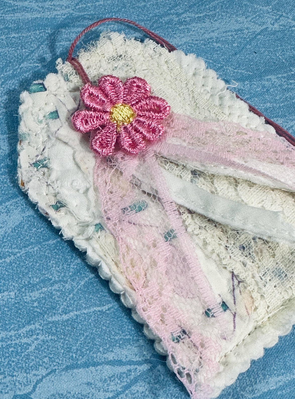 Embroidered Mini Flower Patches: Colorful Appliqué Daisy Embellishments