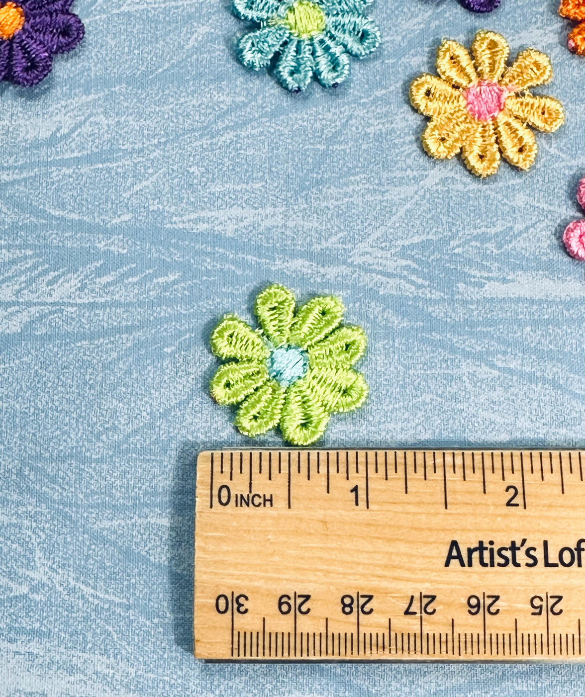 Embroidered Mini Flower Patches: Colorful Appliqué Daisy Embellishments